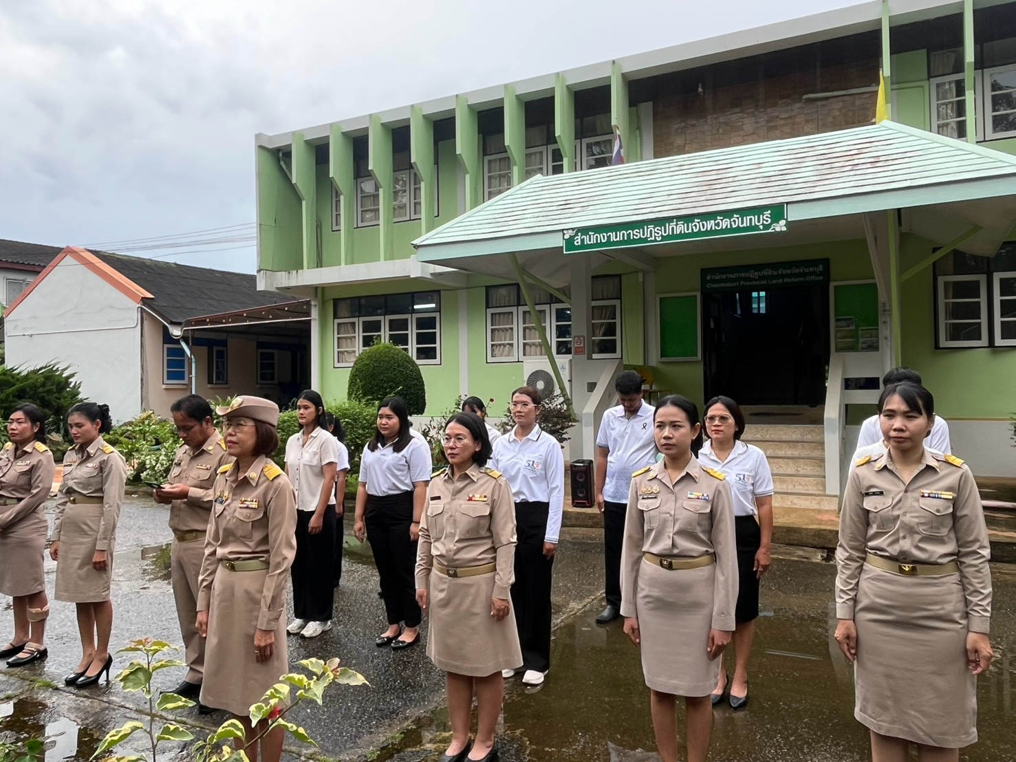 title -  ส.ป.ก.จันทบุรี จัดกิจกรรมเคารพธงชาติและเพลงชาติไทย เนื่องในวันพระราชทานธงชาติ (THAi NATional Flag DAY) 28 กันยายน ประจำปี 2569